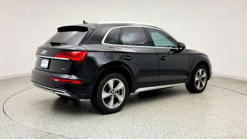 Mythos Black Metallic 2023 Audi Q5 40 Premium Plus