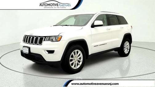 Bright White Clearcoat 2022 Jeep Grand Cherokee Laredo