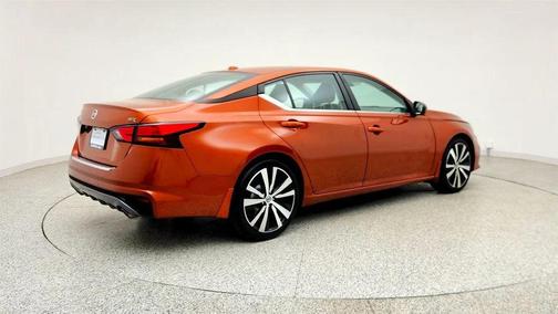 Sunset Drift Chromaflair 2022 Nissan Altima SR FWD