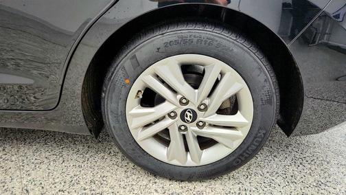 2019 Hyundai ELANTRA Value Edition