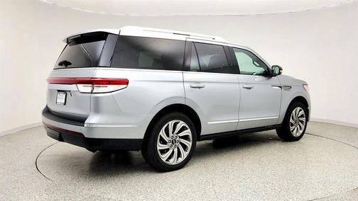 Silver Radiance Metallic Clearcoat 2022 Lincoln Navigator Reserve