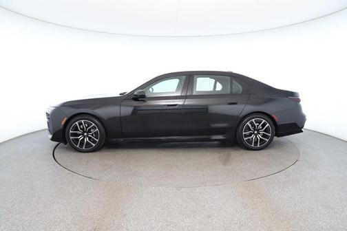 2024 BMW 740 i
