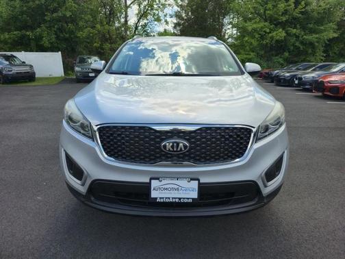 Sparkling Silver 2017 Kia Sorento LX