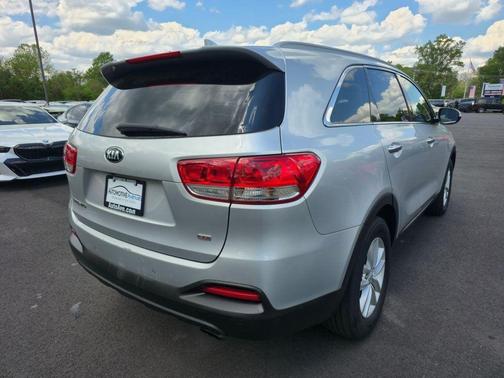 Sparkling Silver 2017 Kia Sorento LX