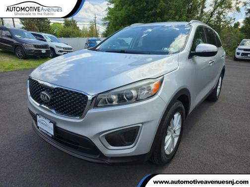 Sparkling Silver 2017 Kia Sorento LX