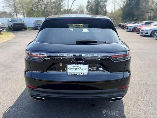 Black 2022 Porsche Cayenne Cayenne