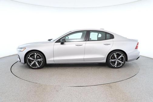 2024 Volvo S60 B5 Plus Dark Theme