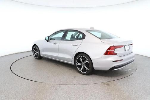 2024 Volvo S60 B5 Plus Dark Theme