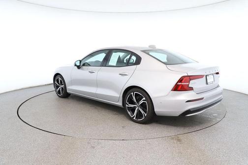 2024 Volvo S60 B5 Plus Dark Theme