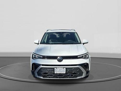 Pure White 2026 Volkswagen Taos SE