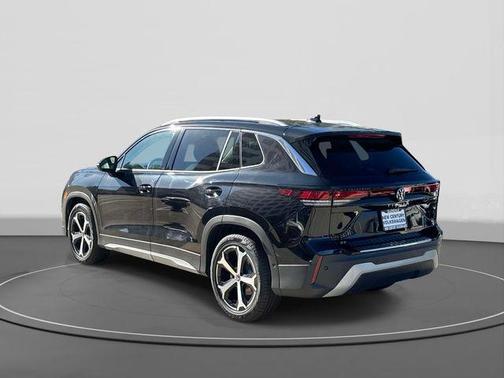 Deep Black 2026 Volkswagen Tiguan 2.0T SE