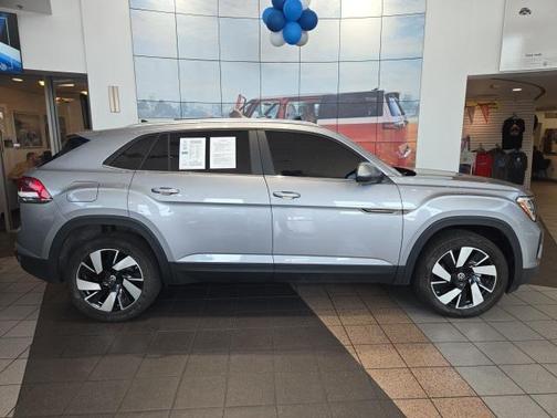 2024 Volkswagen Atlas Cross Sport 2.0T SE w/Technology