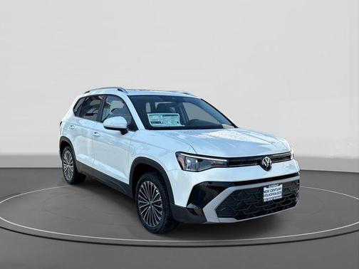 Pure White 2026 Volkswagen Taos SE