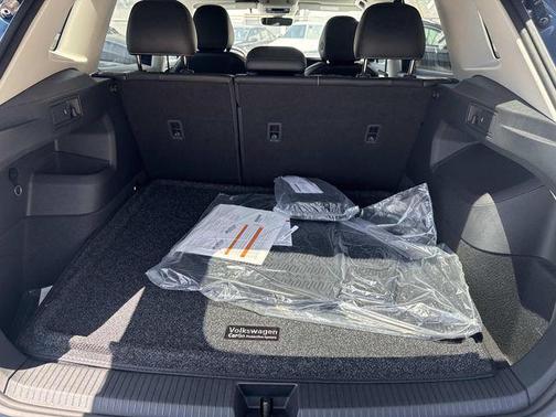 Monterey Blue Pearl 2026 Volkswagen Tiguan 2.0T SE