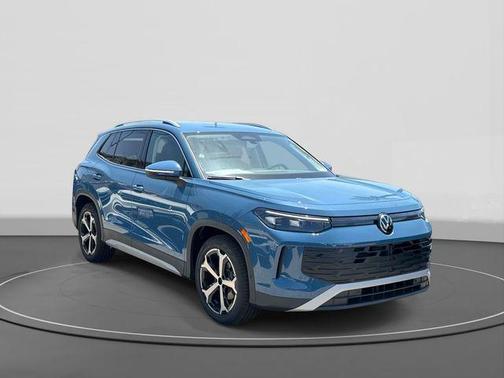 Monterey Blue Pearl 2026 Volkswagen Tiguan 2.0T SE