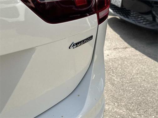 2022 Volkswagen Tiguan 2.0T SEL R-Line 4MOTION