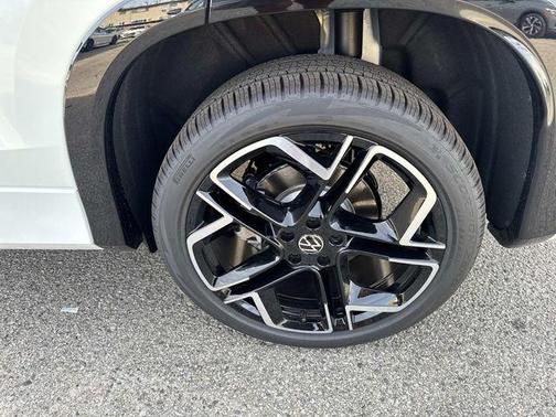 2026 Volkswagen Tiguan 2.0T SEL R-Line 4MOTION