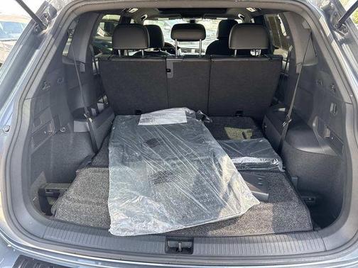 Platinum Gray Metallic 2023 Volkswagen Tiguan 2.0T SE R-Line Black