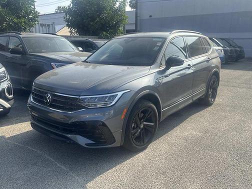 Platinum Gray Metallic 2023 Volkswagen Tiguan 2.0T SE R-Line Black