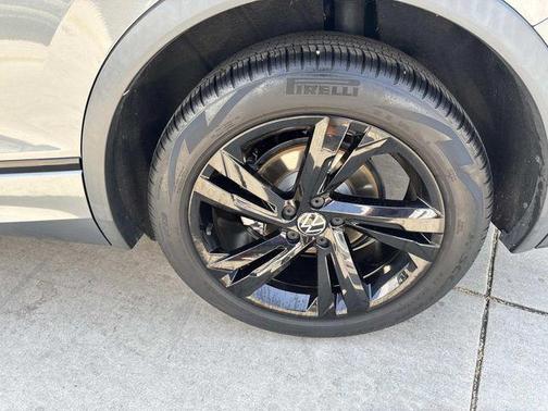 Platinum Gray Metallic 2023 Volkswagen Tiguan 2.0T SE R-Line Black
