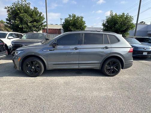 Platinum Gray Metallic 2023 Volkswagen Tiguan 2.0T SE R-Line Black