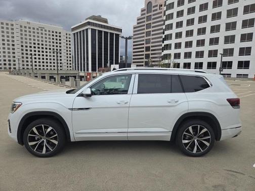 2025 Volkswagen Atlas 2.0T SEL Premium R-Line 4MOTION