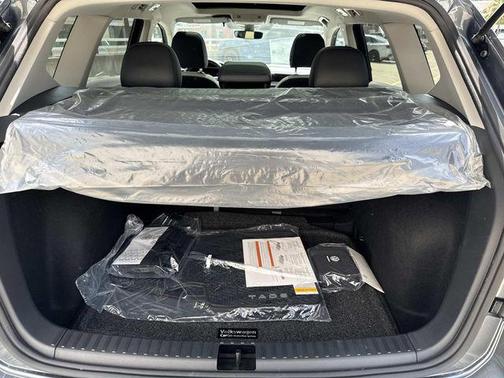 Platinum Gray 2026 Volkswagen Taos SE