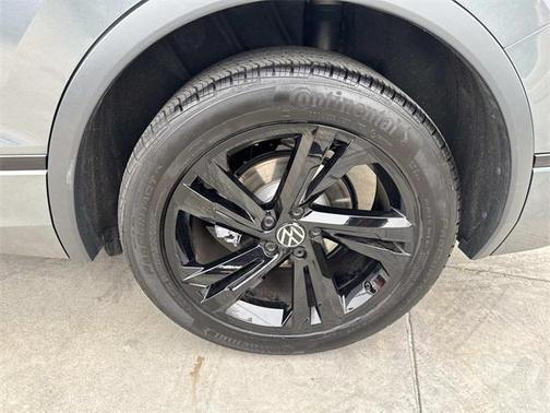 2024 Volkswagen Tiguan 2.0T SE R-Line Black