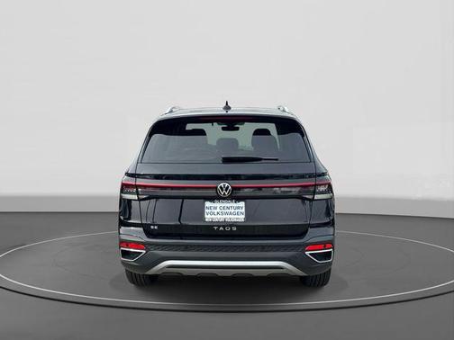Deep Black 2026 Volkswagen Taos SE