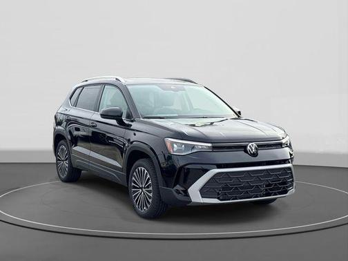 Deep Black 2026 Volkswagen Taos SE