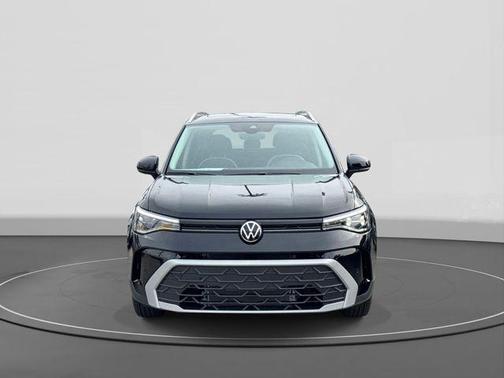 Deep Black 2026 Volkswagen Taos SE