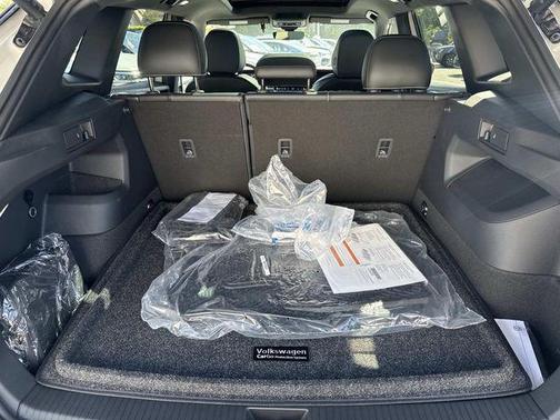 Sandstone 2026 Volkswagen Tiguan 2.0T SE R-Line Black
