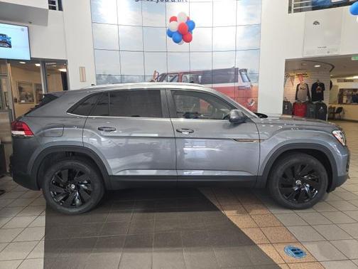 2025 Volkswagen Atlas Cross Sport 2.0T SE w/Technology