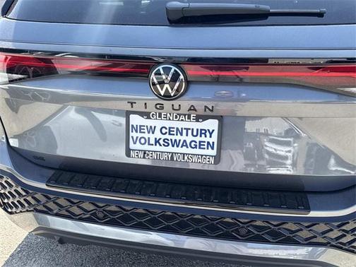 2025 Volkswagen Tiguan 2.0T SE R-Line Black