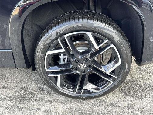 Deep Black 2026 Volkswagen Tiguan 2.0T SEL R-Line 4MOTION