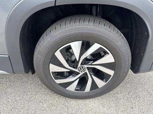 Platinum 2026 Volkswagen Tiguan 2.0T S