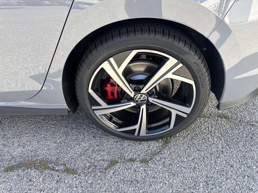 Moonstone Gray 2026 Volkswagen Golf GTI 2.0T SE DSG
