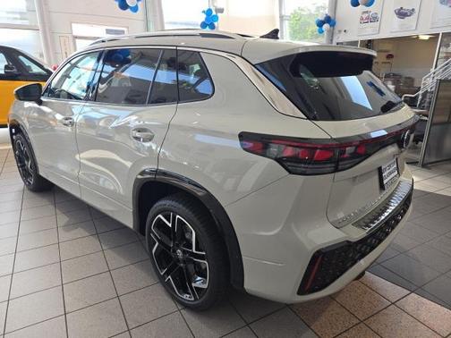 2025 Volkswagen Tiguan 2.0T SEL R-Line 4MOTION