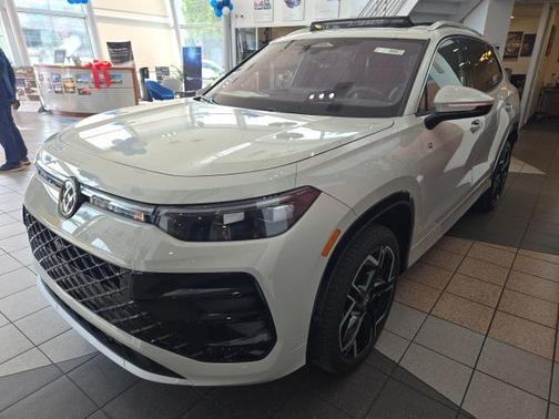 2025 Volkswagen Tiguan 2.0T SEL R-Line 4MOTION