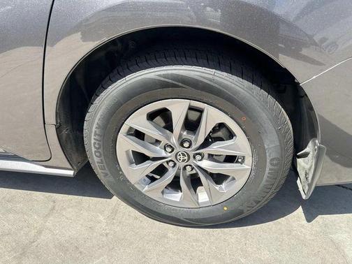 Predawn Gray Mica 2022 Toyota Sienna LE