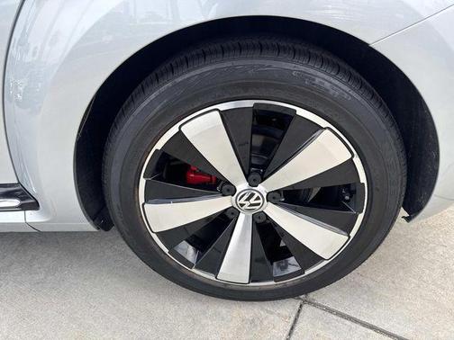 Reflex Silver Metallic 2012 Volkswagen Beetle Base