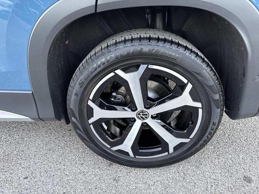 2025 Volkswagen Tiguan 2.0T SE 4MOTION