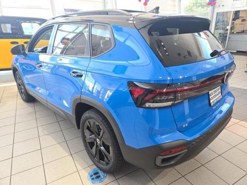 2025 Volkswagen Taos 1.5T SE Black