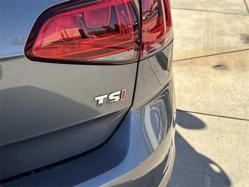2017 Volkswagen Golf TSI SE 4-Door