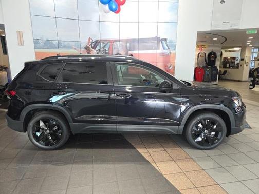 2025 Volkswagen Taos 1.5T SE Black