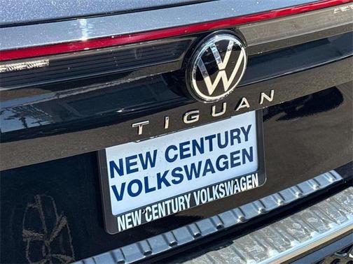 2025 Volkswagen Tiguan 2.0T SEL R-Line 4MOTION