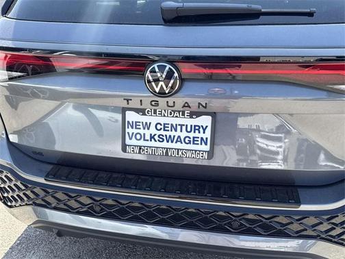 2025 Volkswagen Tiguan 2.0T SE R-Line Black