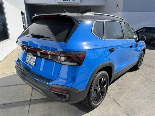 2025 Volkswagen Taos 1.5T SE Black