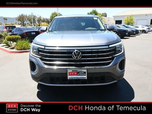 Platinum Gray Metallic 2024 Volkswagen Atlas 2.0T SE w/Technology