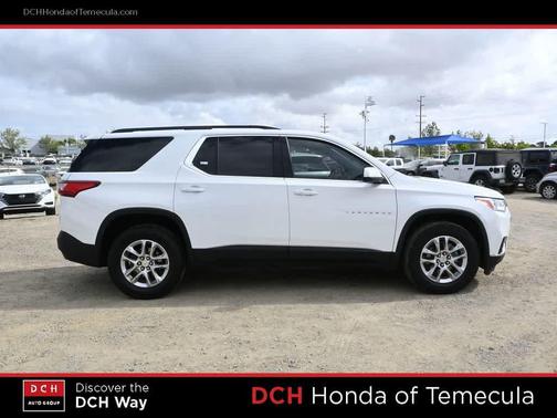 Summit White 2021 Chevrolet Traverse LT Cloth